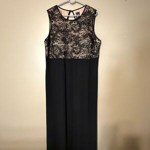 Chic Black Lace Maxi Dress